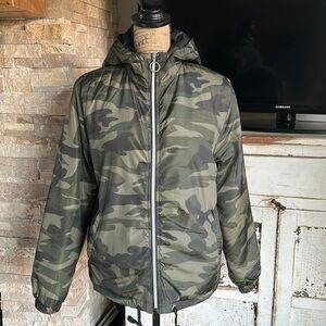 New Look lightweight camo silver zip jacket with hood and two pockets